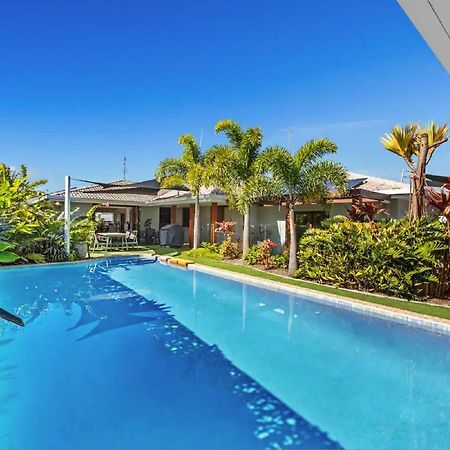 Broadbeach Bungalow - Heated Pool - Sleeps 7 Gold Coast Bagian luar foto