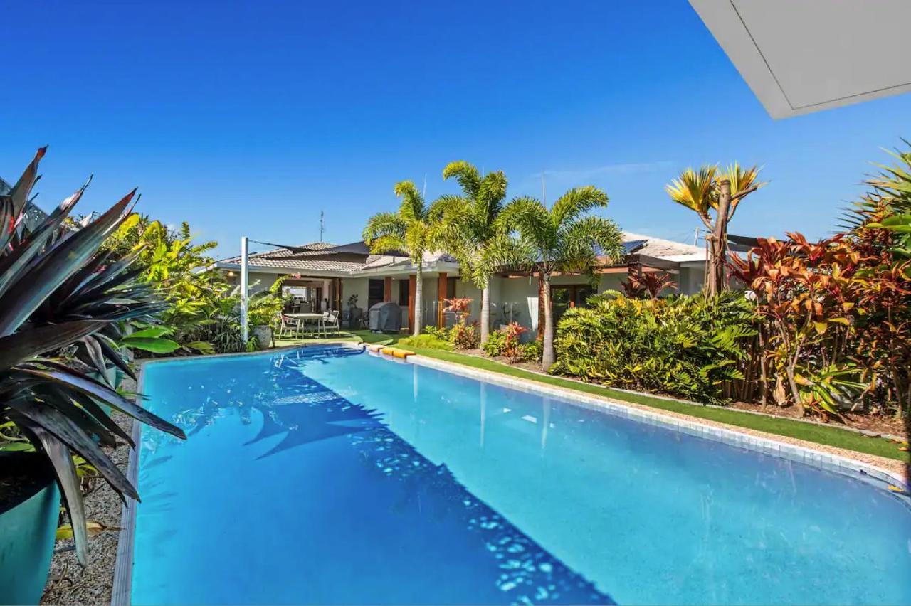 Broadbeach Bungalow - Heated Pool - Sleeps 7 Gold Coast Bagian luar foto